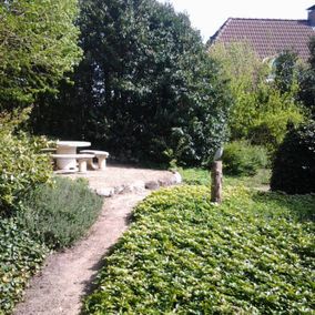 Romantisch paadje tuin